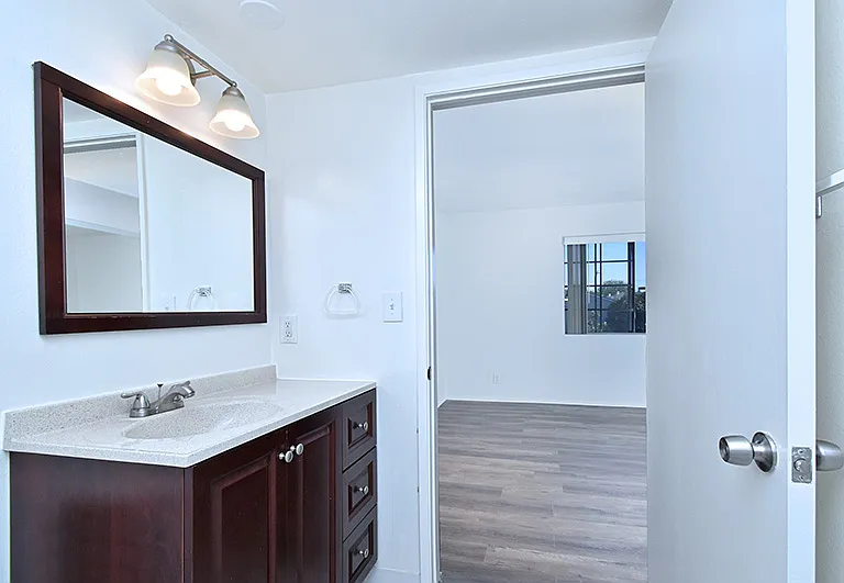 4235 Whitsett Ave #201 — Photo 40