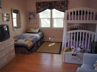 2 Palm Ct, Southport, NC 28461