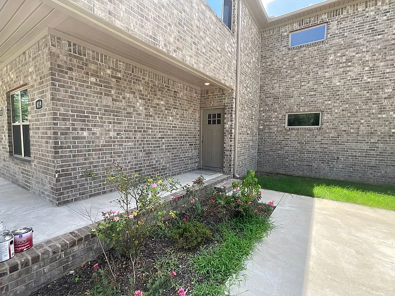 819 Ellis St — Photo 2