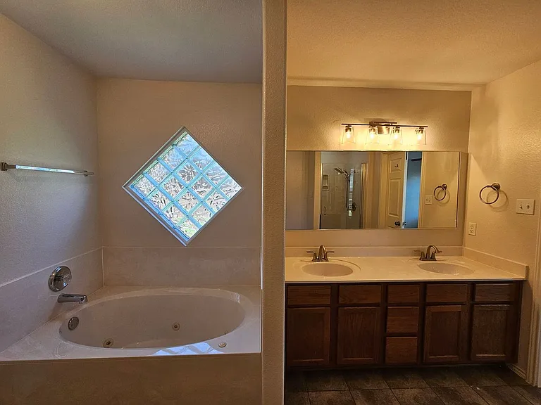 5311 Bridgewood Dr — Photo 12