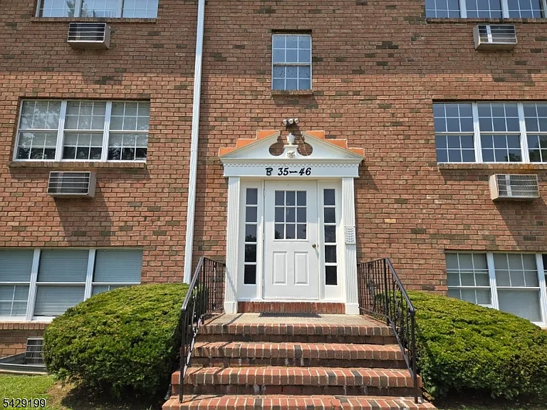 1041 Ridge St #B45 — Photo 6