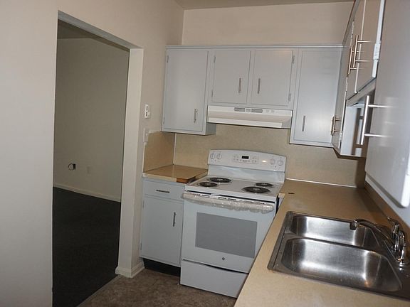 3rd image of 144 E Lincoln Hwy APT 1