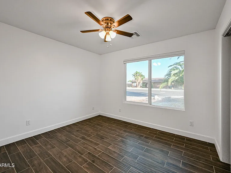 2914 E Michelle Dr — Photo 16