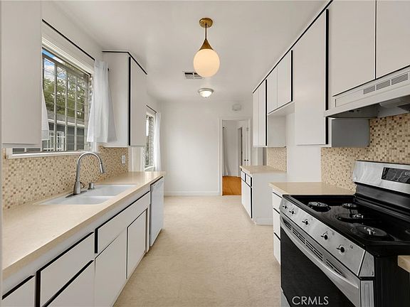4th image of 8828 Zeiler Ave