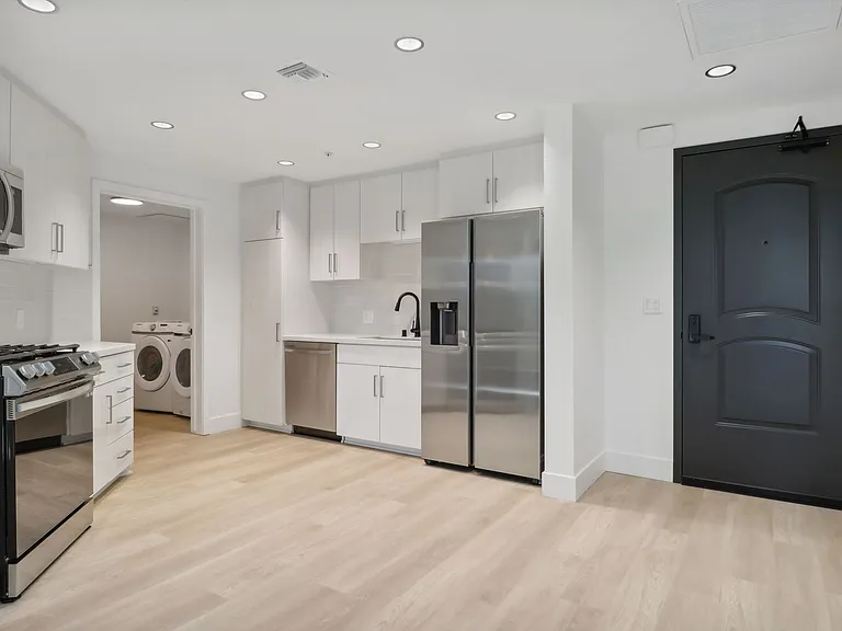 Begonia Place Luxury Apartments — Photo 11