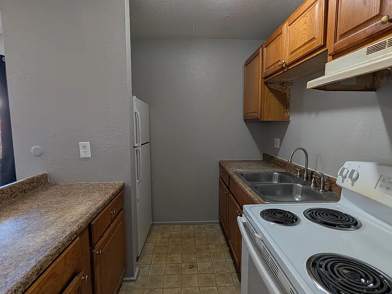 1425 N Yosemite St #9 — Photo 5