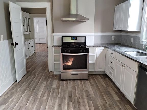 4th image of 202 Amherst St #1