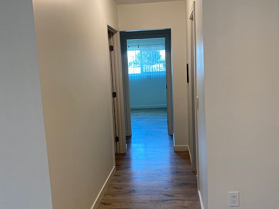 4th image of 14153 Victory Blvd #201