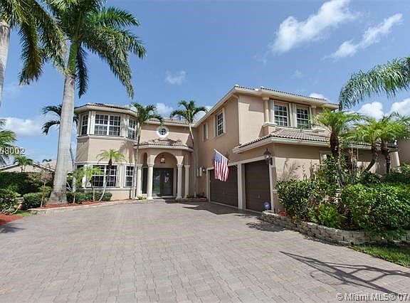 Closer Look of this Grand Entrance