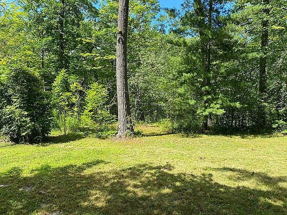 4th image of 410 Crescent Dr