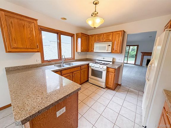 2nd image of 52186 Jacqueline Ct