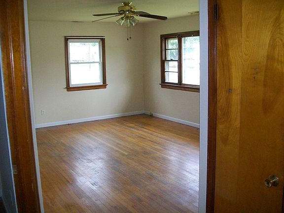 4th image of 220 N Juniper Ave