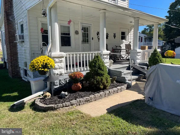 7032 Cresthaven Dr, Glen Burnie, MD 21061
