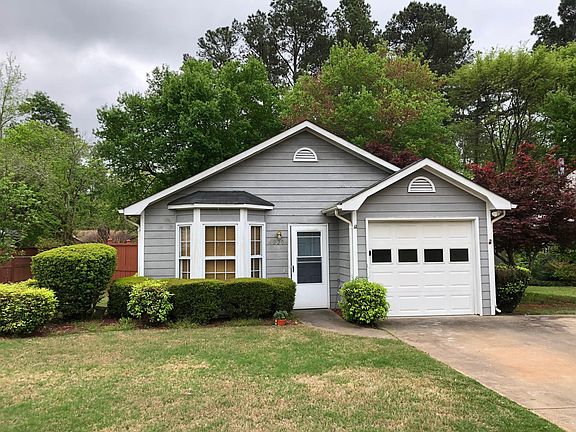 Well maintained property with great curb appeal.