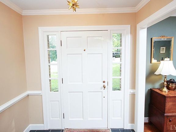 4th image of 3605 Surrey Ln