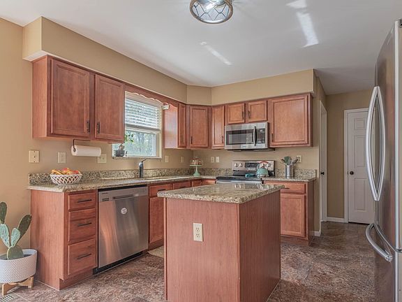 3rd image of 9440 Gettysburg Ln