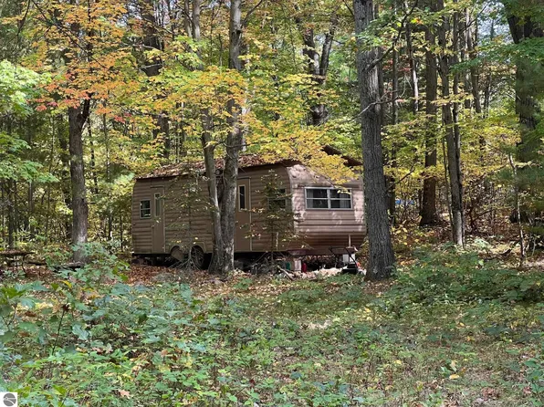 Woodview Trl, Harrison, MI 48625