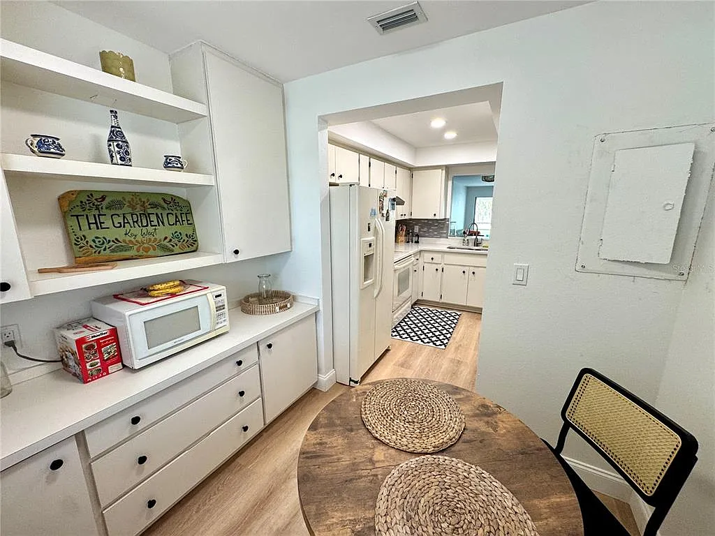 2 bed, 2.0 bath, 1118 sqft, $1,900 — Photo 4