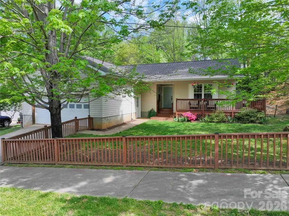 1 Mosers Pl, Candler, NC 28715