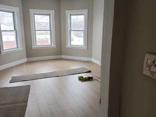 304 Harding St #3, Worcester, MA 01610