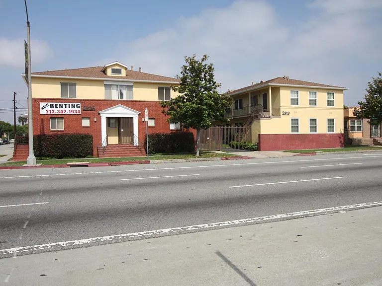5919 Crenshaw Blvd #19 — Photo 1