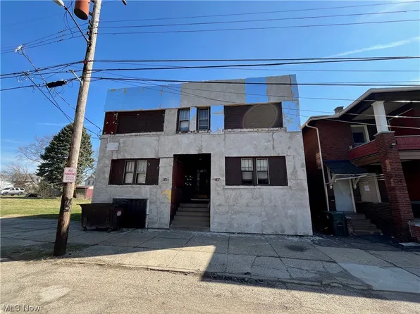 120 Kennet Ct NW, Canton, OH 44708