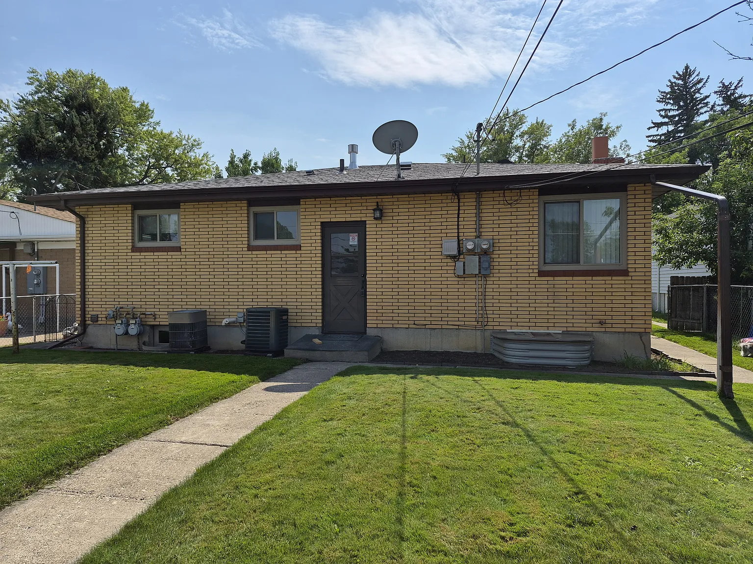 4 bed, 1900 sqft, $2,000 — Photo 3