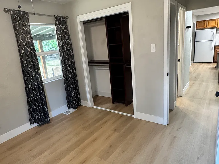 2959 S Elm St — Photo 16