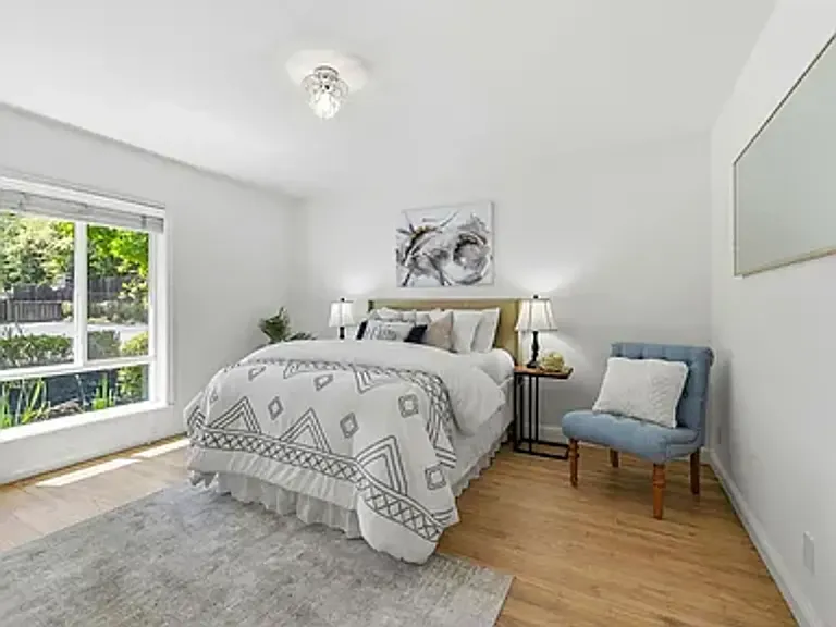 2140 Carmelita Ave — Photo 28