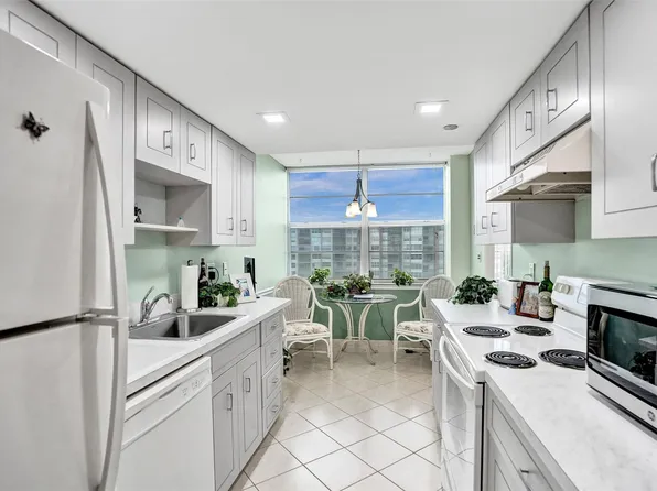 1100 Saint Charles Place #612, Pembroke Pines, FL 33026