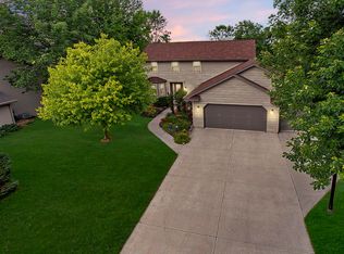1208 Stonebridge Dr, Sheboygan, WI 53083