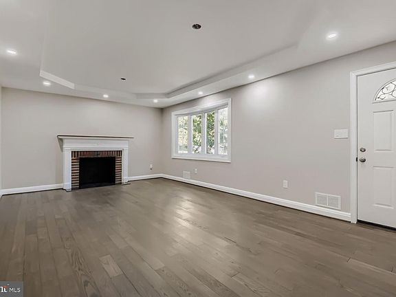 3rd image of 6410 Laurel Dr