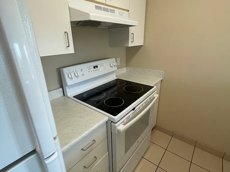 3528 Vanness Ave — Photo 56