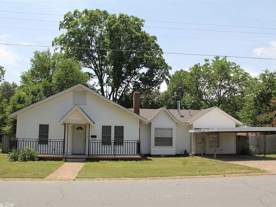 1st image of 909 W Race Ave