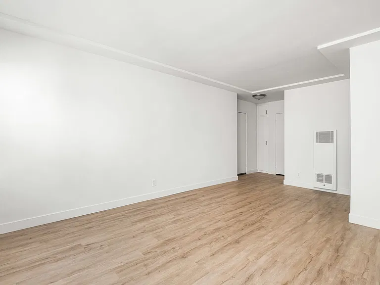 112 N Normandie Ave — Photo 3