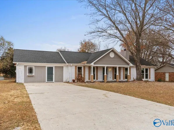 111 Stacy Cir, Huntsville, AL 35811