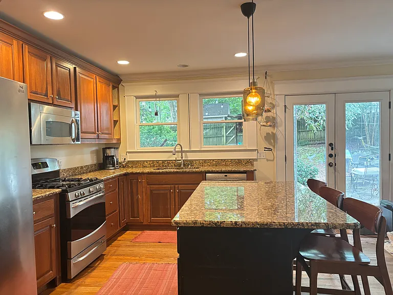 1679 Wade Ave — Photo 5