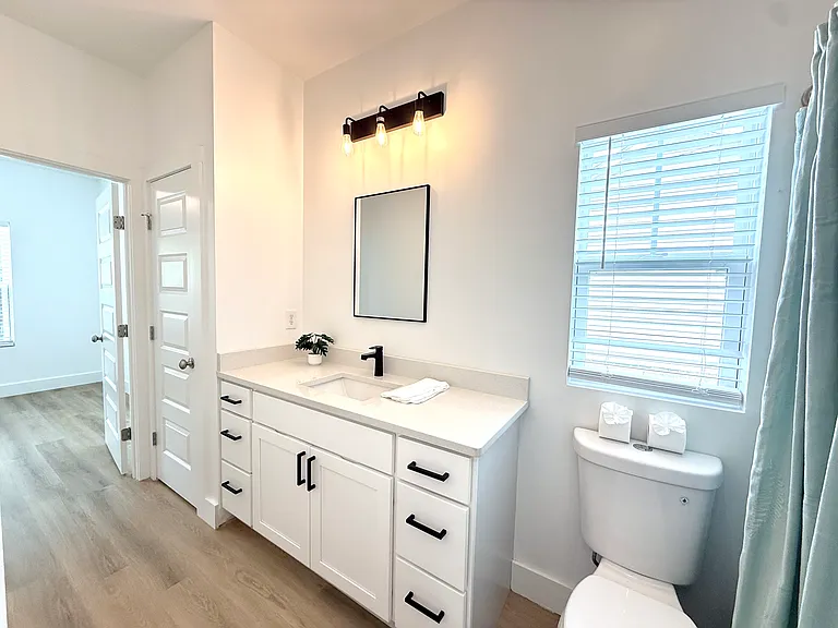 530 Raymond St — Photo 12
