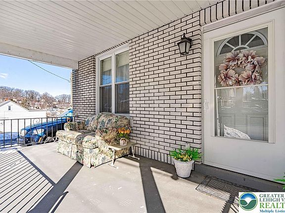 2nd image of 622 Scholl Ave