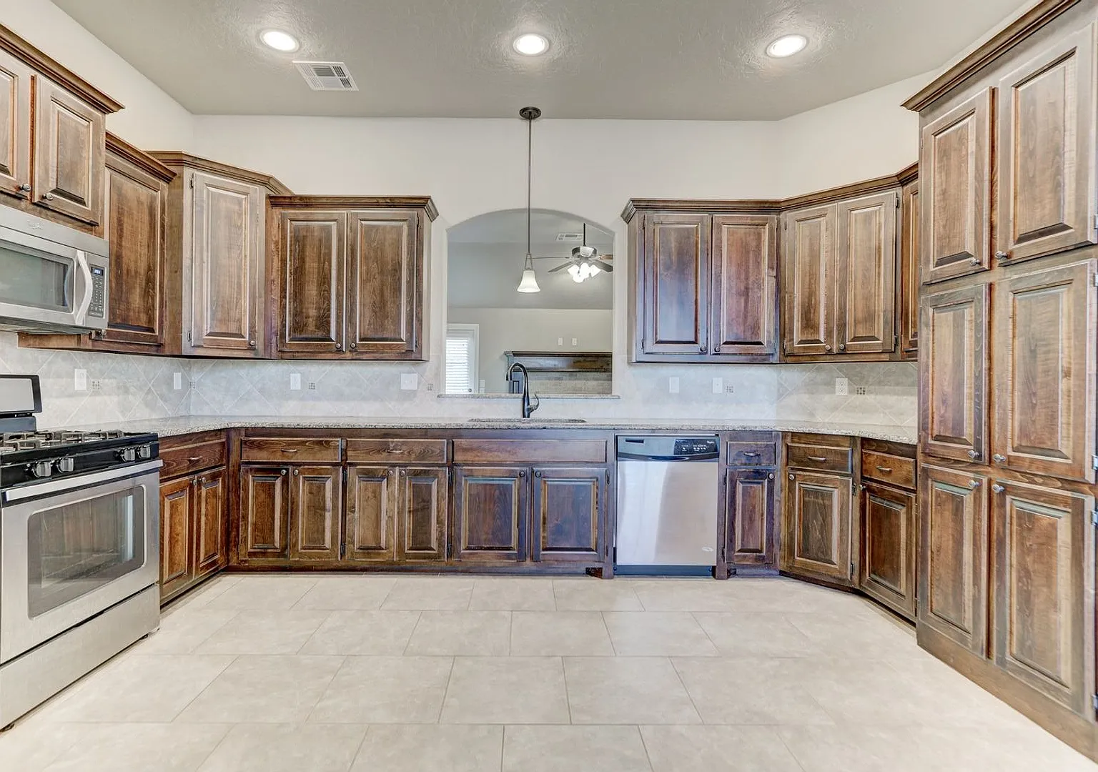 For Lease: 308 Stoneridge Drive Moore, Ok. 73160 Available mid December 2022 — Photo 3