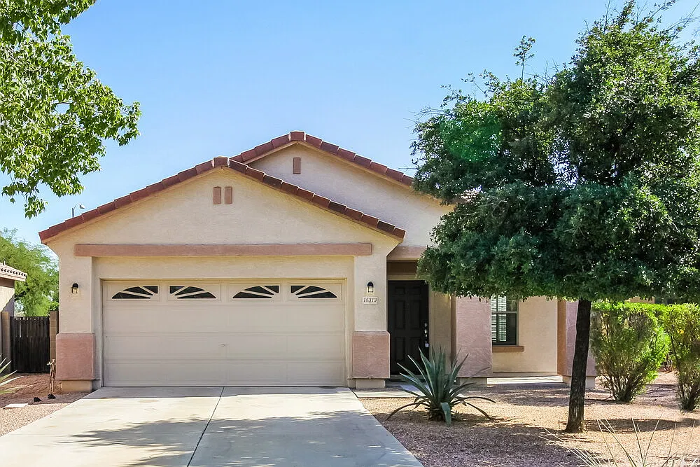 3 bed, 2.0 bath, 1564 sqft, $2,030 — Photo 1