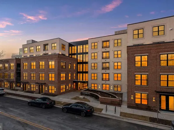 811 N Columbus St #207, Alexandria, VA 22314