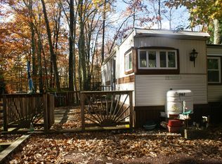 967 Village Dr E, Milford, PA 18337