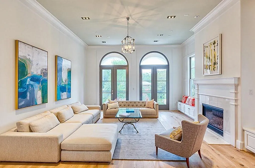 4 bed, 4.5 bath, 3885 sqft, $8,500 — Photo 3