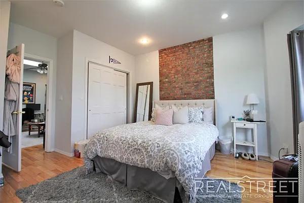 Rented by Real Street Inc | media 12