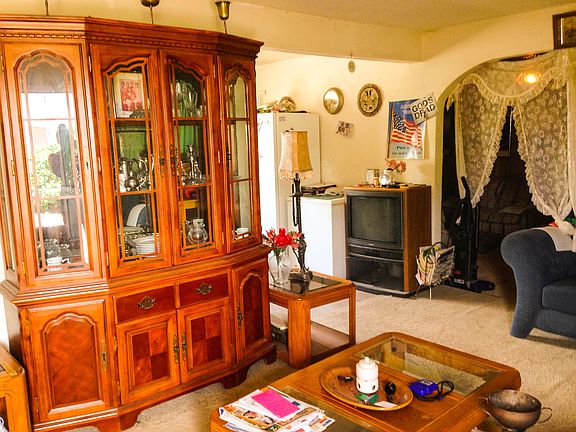 Quaint Living Area with Den