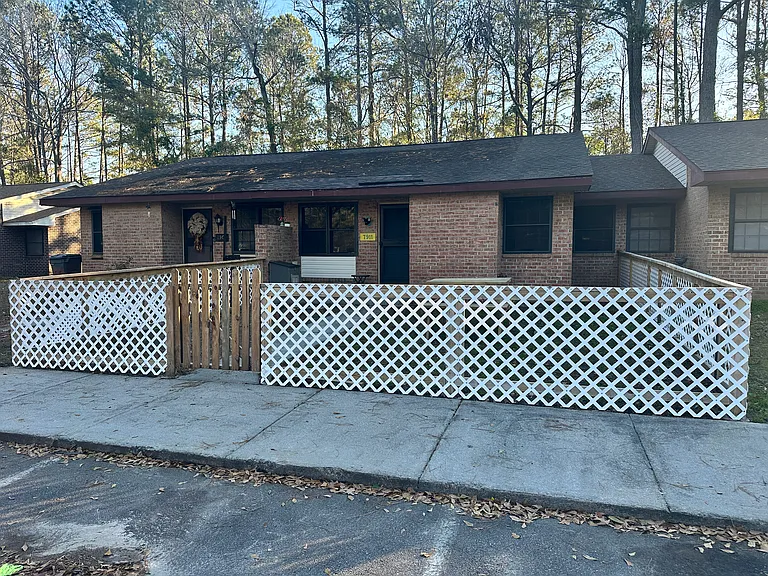 7911 Ebony Ct — Photo 1