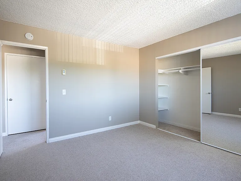 Royal Village Apartments — Photo 9