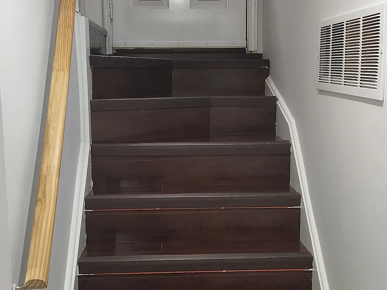 24 Sandham Cres #BASEMENT — Photo 2