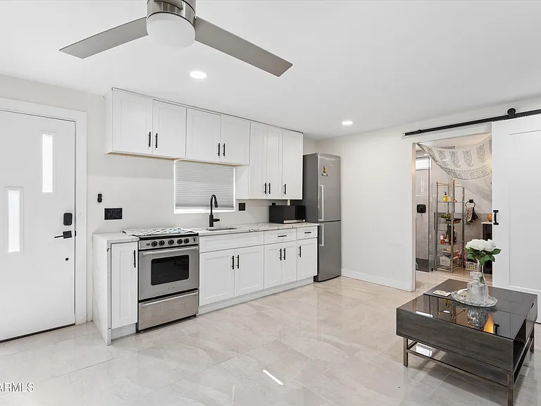 926 W Moreland St — Photo 25